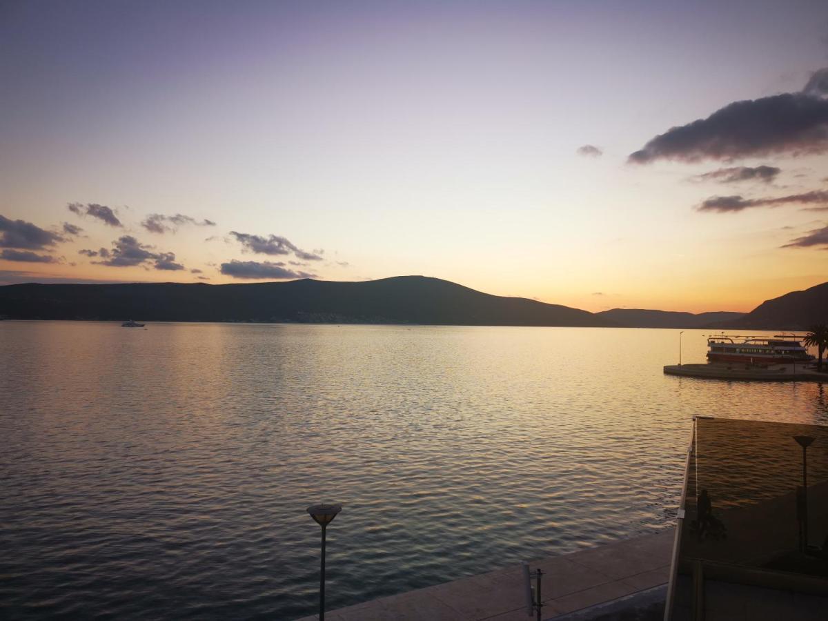 Seafront Apartments Тиват Экстерьер фото