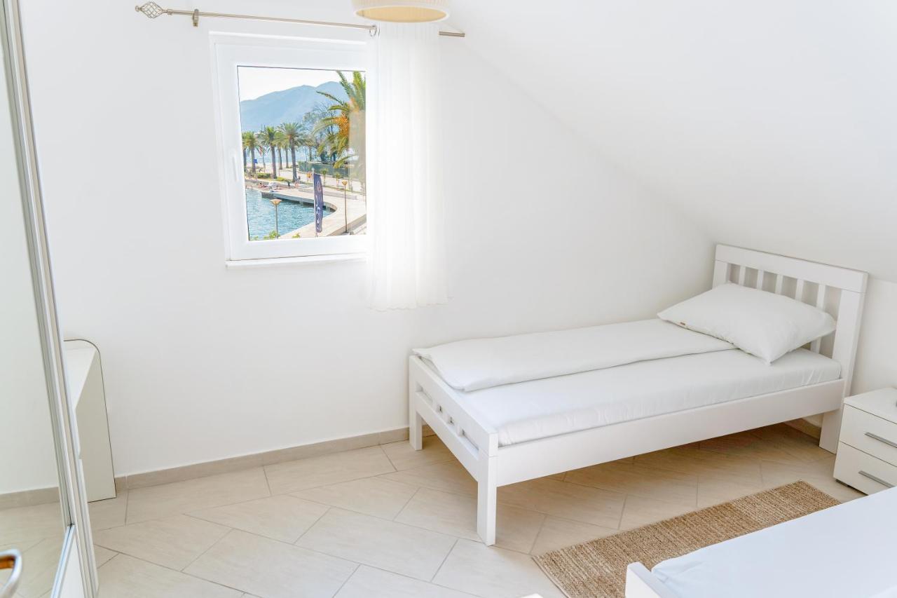 Seafront Apartments Тиват Экстерьер фото